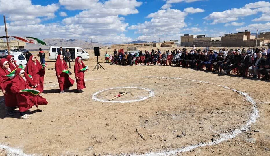 آئین کلنگ زنی مدرسه شش کلاسه روستای مبارک آباد