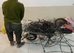 دستگیری سارق حرفه‌ای سیم و کابل مخابرات در لنجان سارق حرفه‌ای سیم